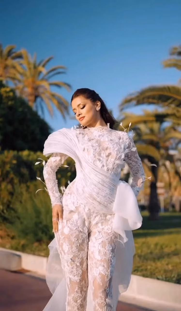 Avneet Kaur, Love in Vietnam, kha ngan anh 2