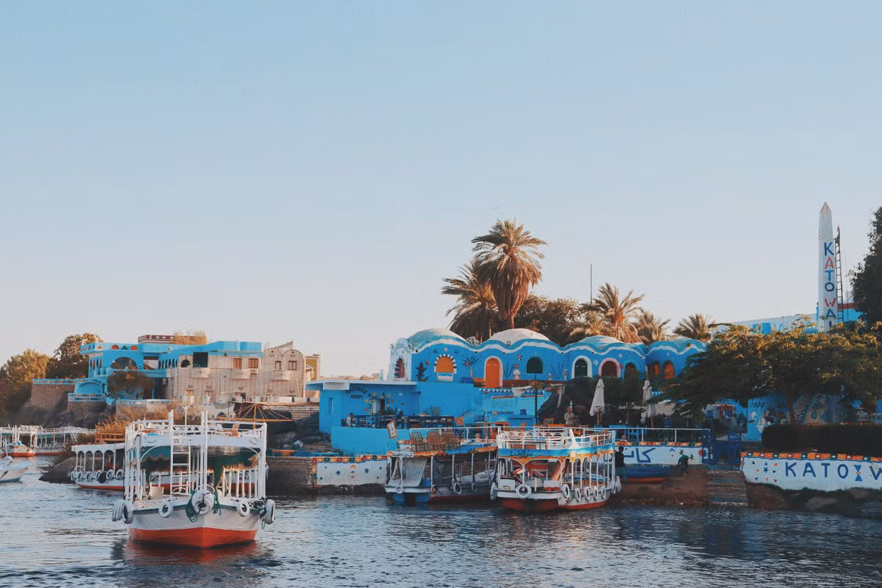 Người Nubia ưa chuộng các màu sắc rực rỡ như màu đỏ, vàng, màu cam cùng màu xanh… do đó, những ngôi nhà tại đây cũng mang sắc màu bắt mắt. Ảnh: BaoBao