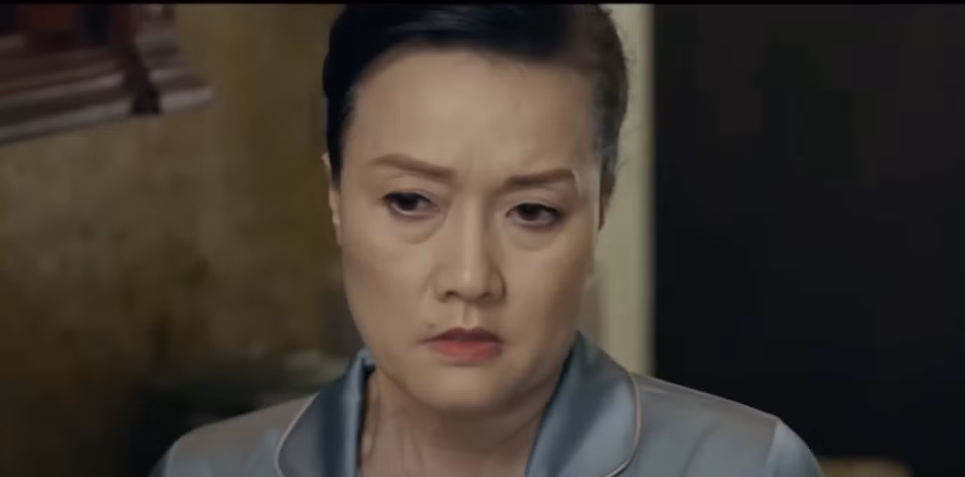 Khán giả khó hiểu với diễn biến tâm lý của bà Thư (Vân Dung).