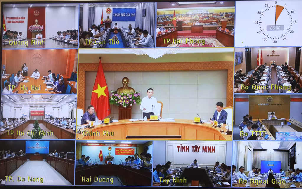Phó Thủ tướng Chính phủ Trần Lưu Quang, Tổ trưởng Tổ công tác cải cách thủ tục hành chính của Chính phủ phát biểu kết luận tại cuộc họp.