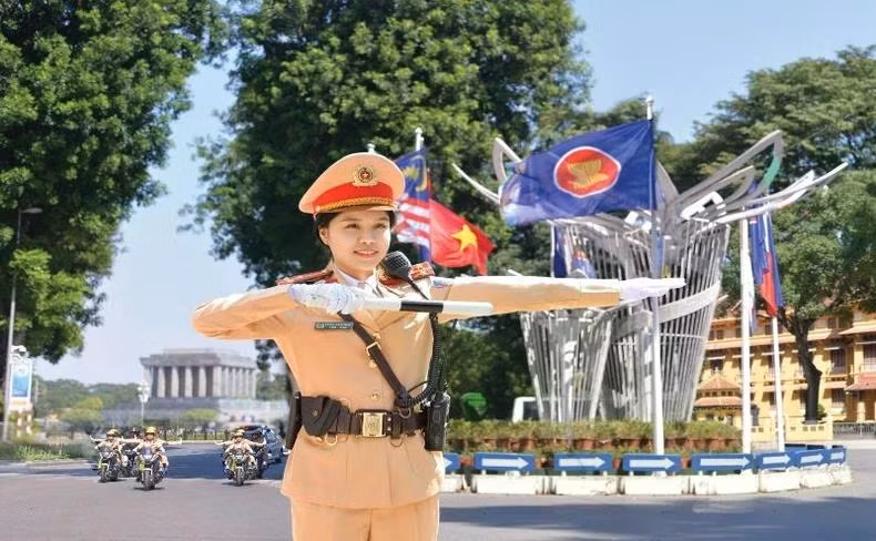 Cảnh sát giao thông cả nước bảo đảm giao thông bằng nhiều biện pháp sáng tạo, hiệu quả, được nhân dân ghi nhận.