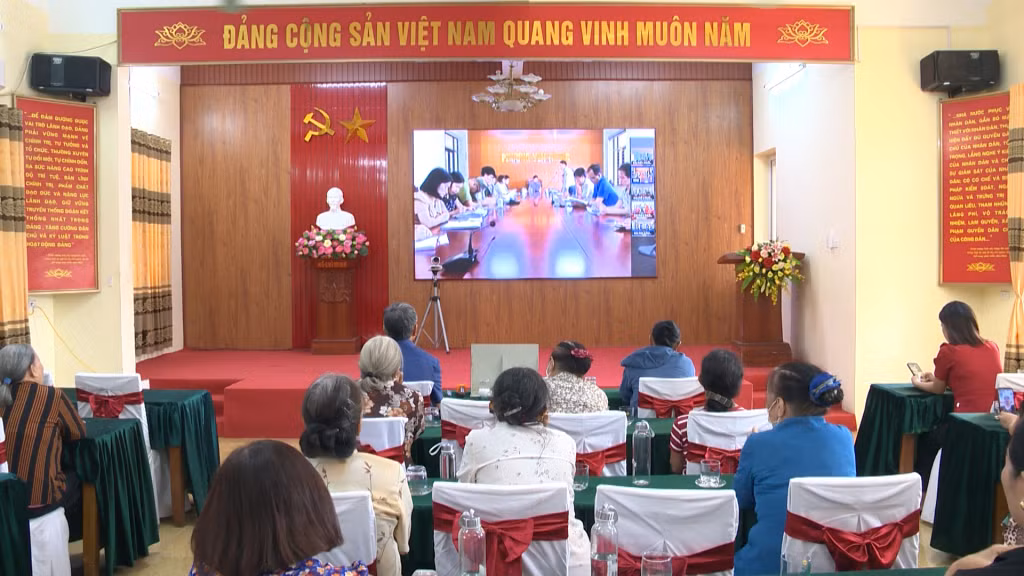 Hệ thống hội nghị truyền hình trực tuyến kết nối 5 khu phố tại phường Yên Giang (TX Quảng Yên)
