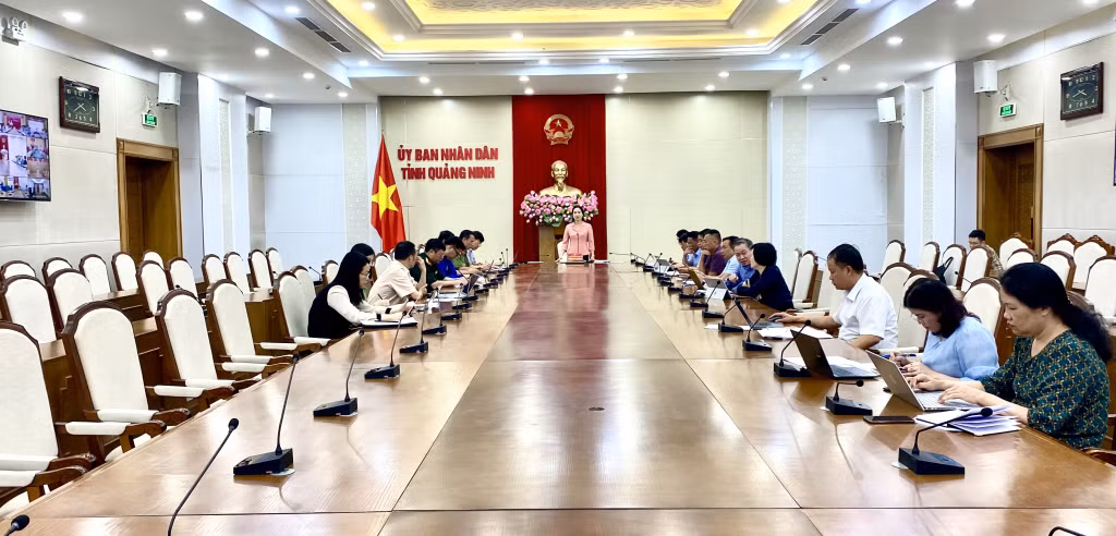 Quang cảnh cuộc họp.