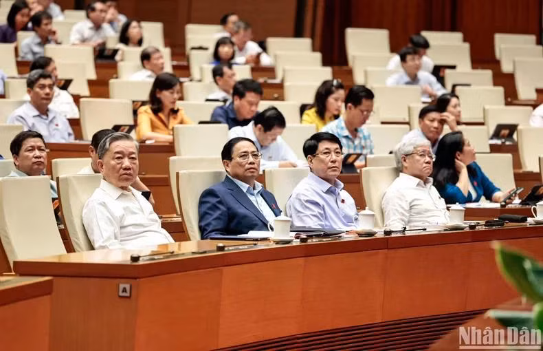 Các đồng chí lãnh đạo Đảng, Nhà nước và các đại biểu dự phiên họp. (Ảnh: DUY LINH)