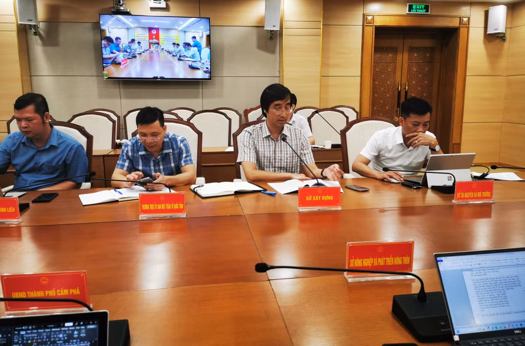 Đại diện các sở, ban, ngành phát biểu ý kiến tại hội nghị.