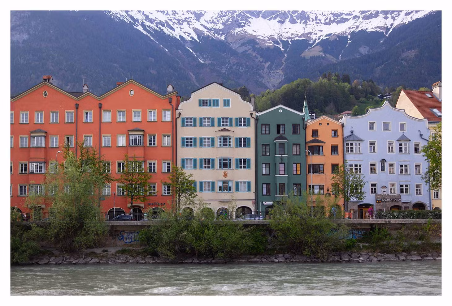 Innsbruck là một trong những thành phố lớn tại Áo, ẩn mình bên những đỉnh núi hùng vĩ của dãy Alps. Ảnh: Trần Minh Thiện