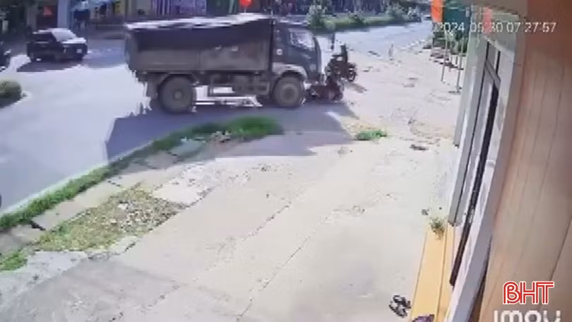 Vụ tai nạn được camera an ninh ghi lại.