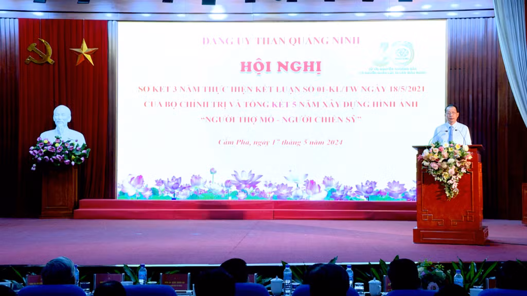 Tổng Giám đốc Tập đoàn Công nghiệp Than và Khoang sản Việt Nam phát biểu tại Hội nghị