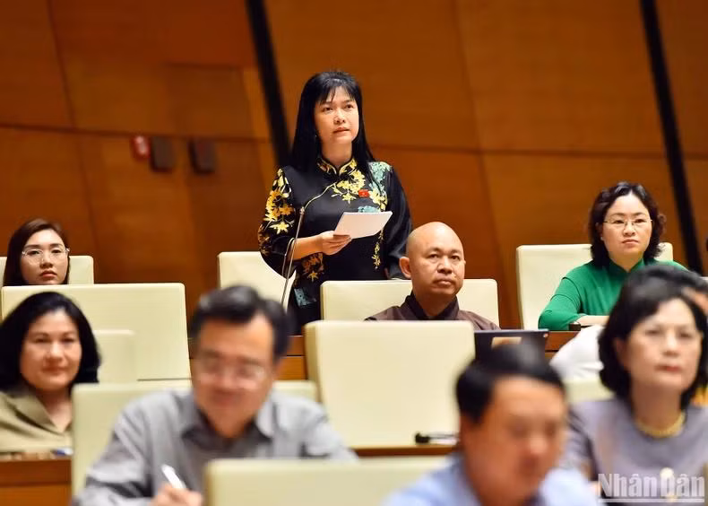 Đại biểu Tạ Thị Yên phát biểu tại phiên họp sáng 29/5. (Ảnh: Thủy Nguyên)