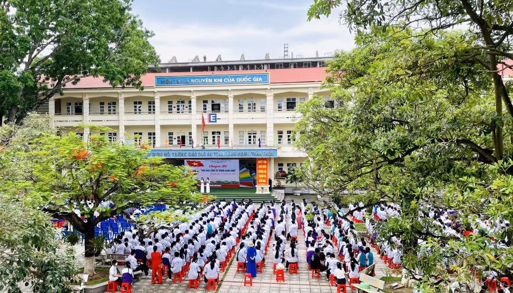 Trường THPT Uông Bí, nơi đảng viên trẻ Nguyễn Đăng Anh Đức học tập được đánh giá là cao về chất lượng dạy và học. Ảnh Hồng Hoàn. 