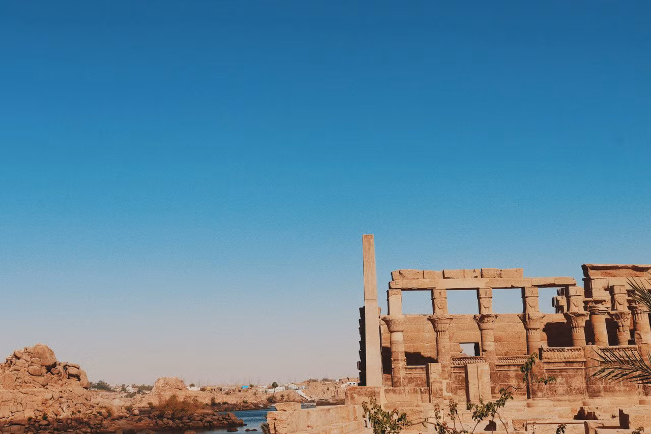 Đền Philae nổi bật với những tác phẩm điêu khắc tinh xảo. Ảnh: BaoBao