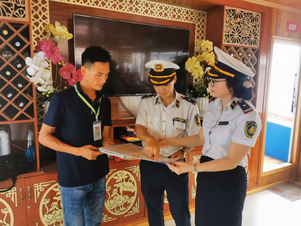 Lực lượng chức năng chủ động triển khai các phương án đảm bảo an toàn cho du khách trong mùa cao điểm du lịch hè.