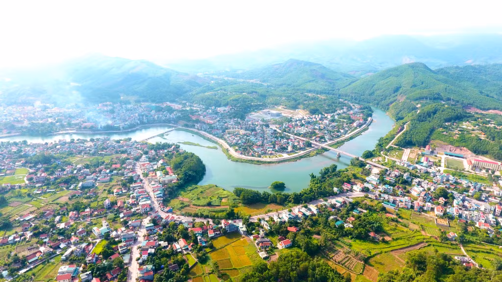 Toàn cảnh trung tâm huyện Tiên Yên.