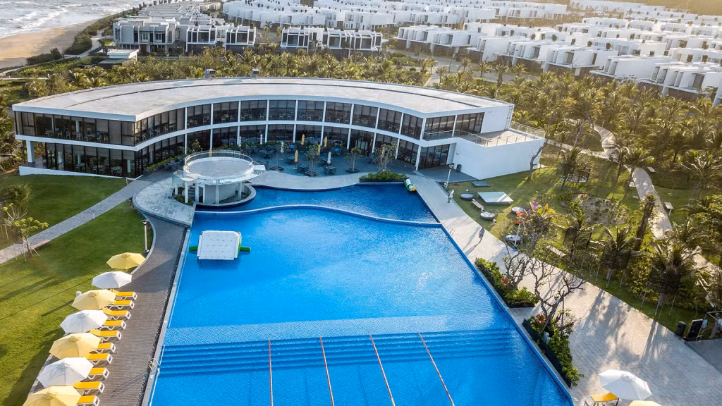 Oceanami nổi bật với hồ bơi rộng lớn