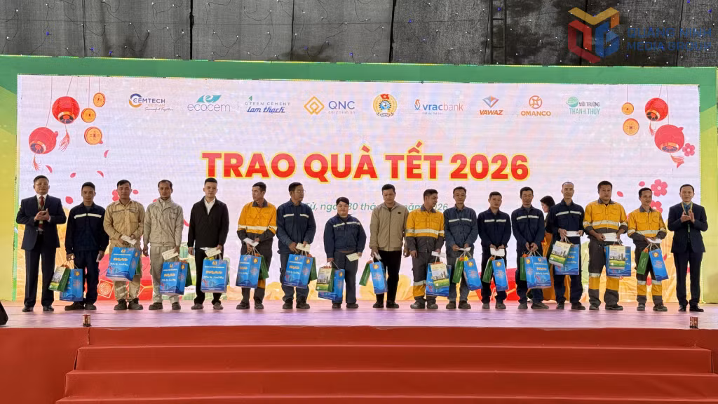 Tổ chức Tết sum vầy cho người lao động tại Công ty CP Xi măng Quảng Ninh.