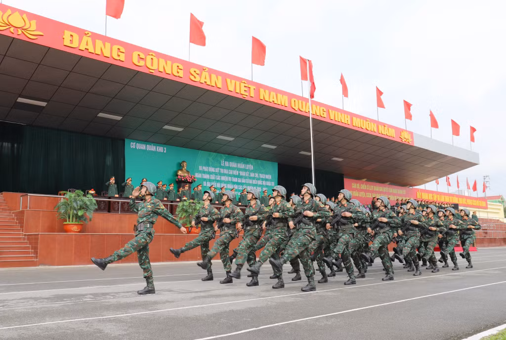 Các khối tham gia duyệt đội ngũ.