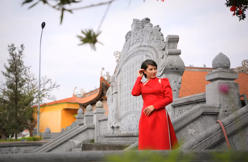 Nơi mỗi góc nghi môn, lầu chuông, gác trống, hồ bán nguyệt, mái đền cong cong cổ kính...