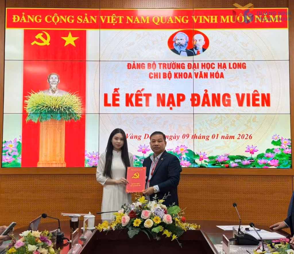 Chi bộ Khoa Văn Hóa, Trường Đại học Hạ Long tổ chức Lễ kết nạp đảng viên.