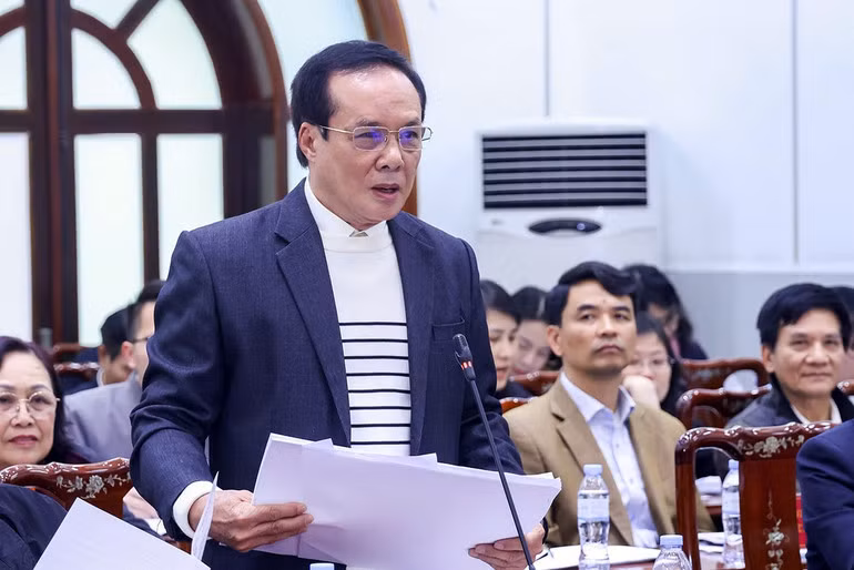 Các đại biểu thảo luận, trao đổi ý kiến về danh sách 217 ứng cử viên đại biểu Quốc hội khóa XVI.