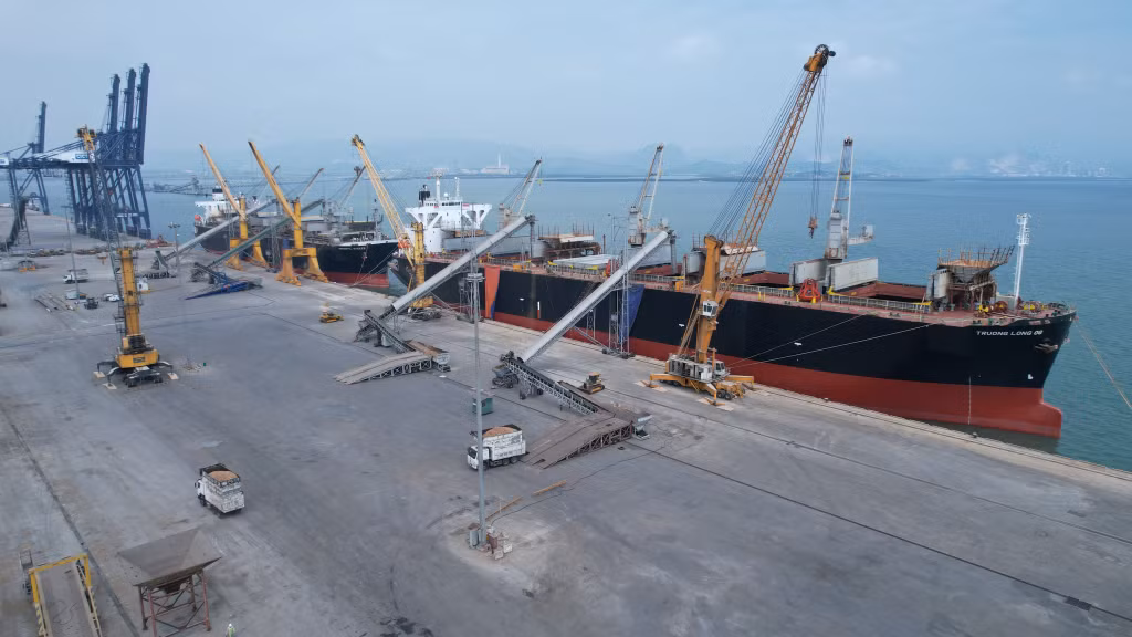2 tàu có trọng tải gần 40.000 tấn
