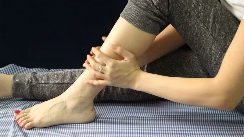Thường xuyên bị chuột rút, co thắt cơ hoặc mỏi cơ không rõ nguyên nhân cps nguy cơ bị thiếu kali.