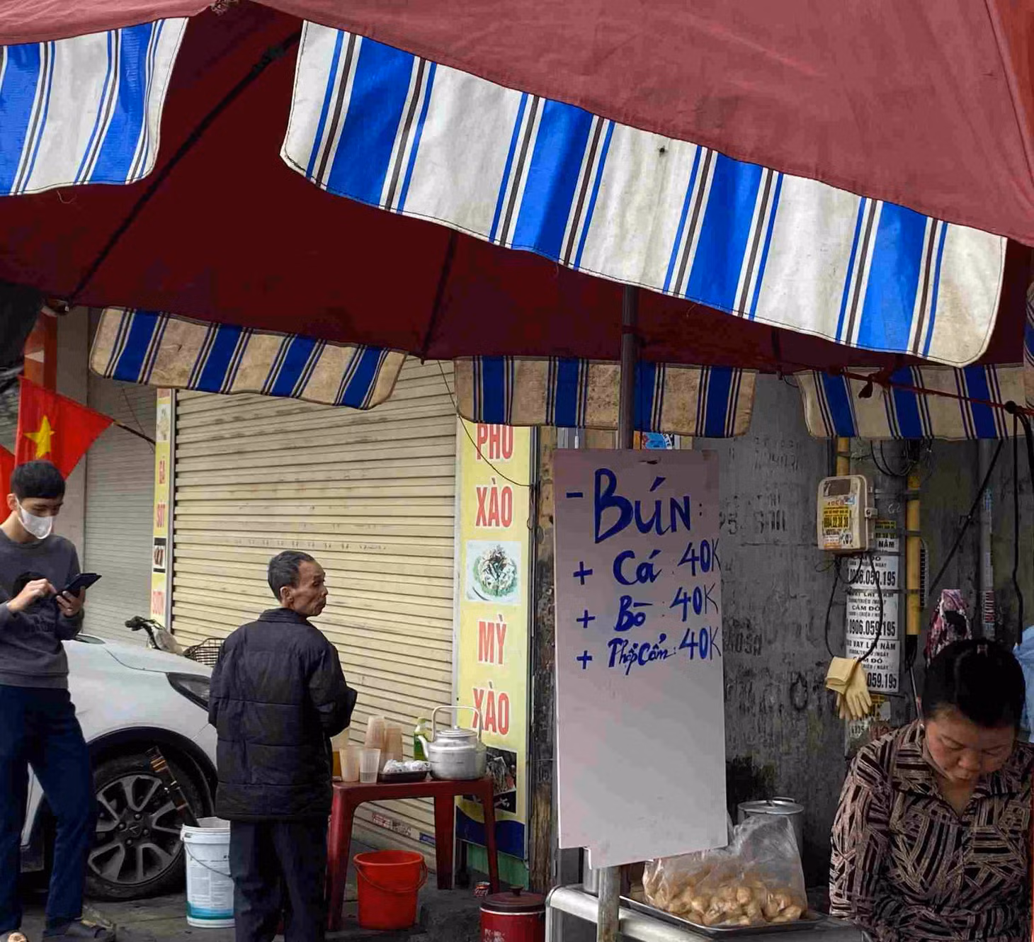 Một số hàng quán, dịch vụ ăn uống tăng giá so với trước Tết. Ảnh: Thanh Bình