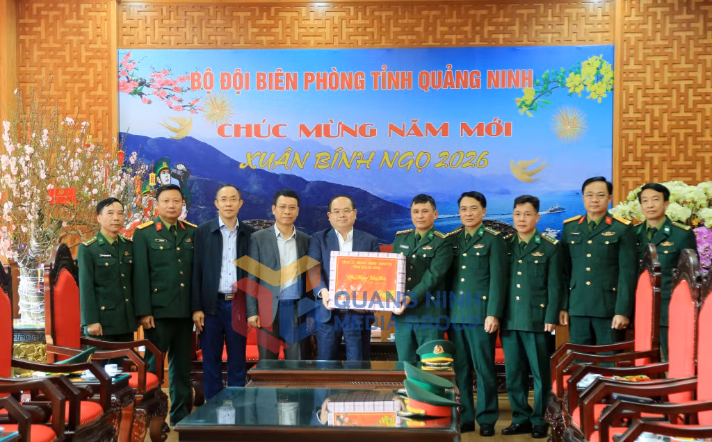Đồng chí Bí thư Tỉnh ủy thăm, chúc Tết Ban Chỉ huy Bộ đội Biên phòng tỉnh (2-2026). Ảnh: Thu Chung