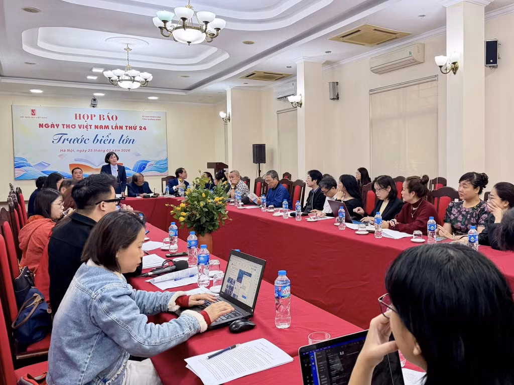 Đông đảo phóng viên các cơ quan báo chí tham dự buổi họp báo.