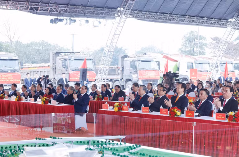 Tổng Bí thư Tô Lâm, Thủ tướng Phạm Minh Chính và các đồng chí lãnh đạo, nguyên lãnh đạo Đảng, Nhà nước dự Lễ khởi công dự án xây dựng Bảo tàng Đảng Cộng sản Việt Nam. (Ảnh: Thống Nhất – TTXVN)