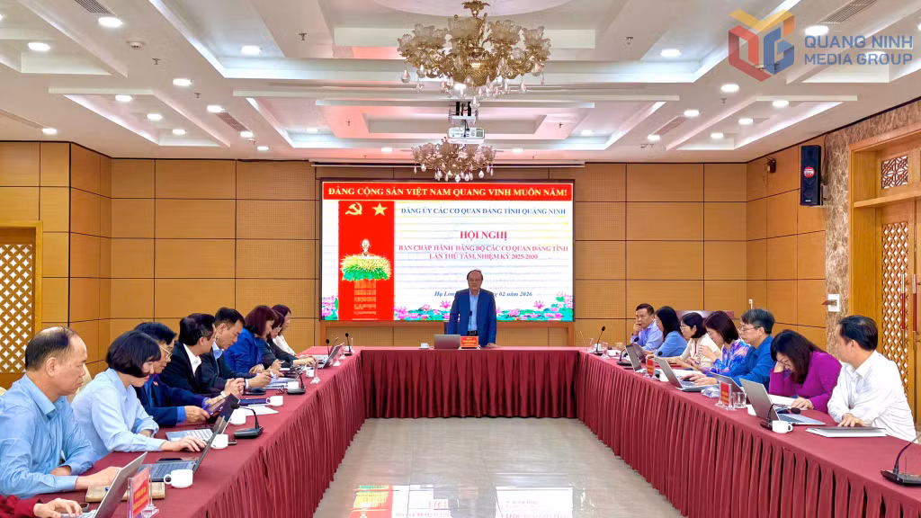 Đồng chí Hoàng Quang Hải, Phó Bí thư chuyên trách Đảng ủy các cơ quan Đảng tỉnh, chủ trì hội nghị.
