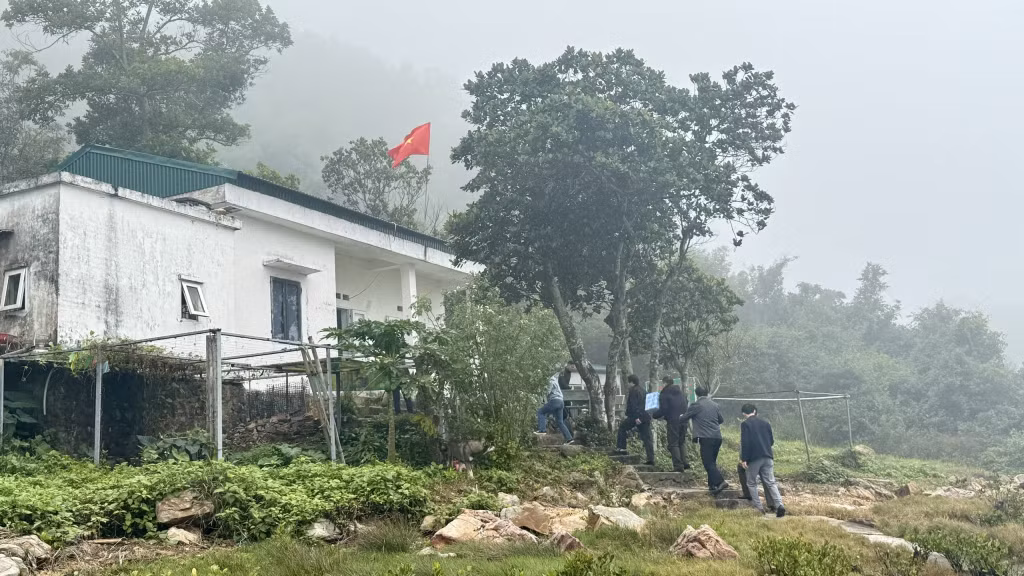 Trạm trực của tổ kiểm lâm trên đảo Cái Lim.