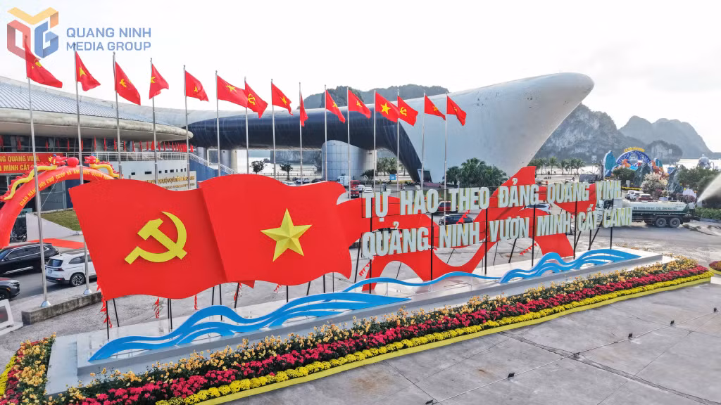 Đại lộ hoa và công nghệ ánh sáng bên vịnh kỳ quan diễn ra từ ngày 15 đến hết ngày 22/2/2026 (từ ngày 28 tháng Chạp đến hết ngày 6 Tết). Các đại cảnh trung tâm, linh vật, bộ chữ nghệ thuật chủ đề, hệ giá trị của tỉnh sẽ tiếp tục được trưng bày phục vụ nhân dân và du khách đến hết tháng 3/2026.