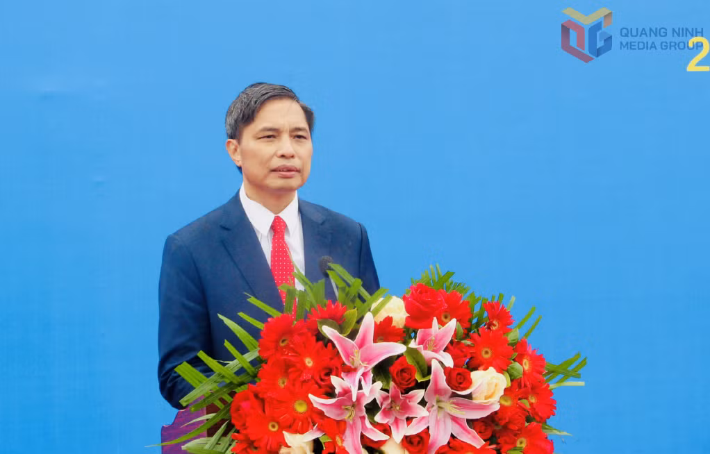 Đồng chí Vũ Văn Diện, Phó Chủ tịch Thường trực UBND tỉnh Quảng Ninh, phát biểu tại lễ khởi động.
