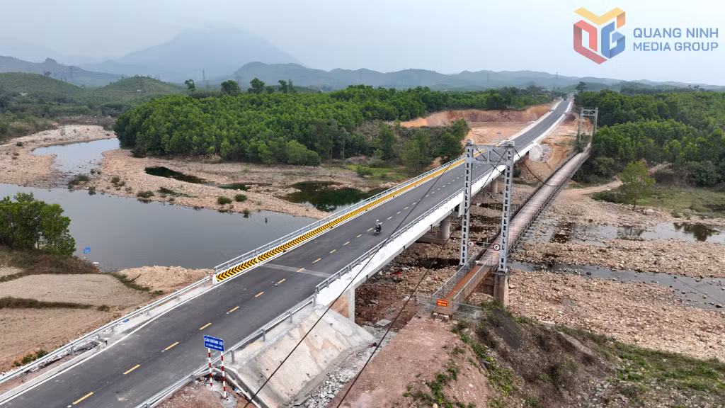 Tuyến đường mới thay thế cầu treo Quảng Lợi đảm bảo giao thông, thúc đẩy sản xuất khu vực miền núi.