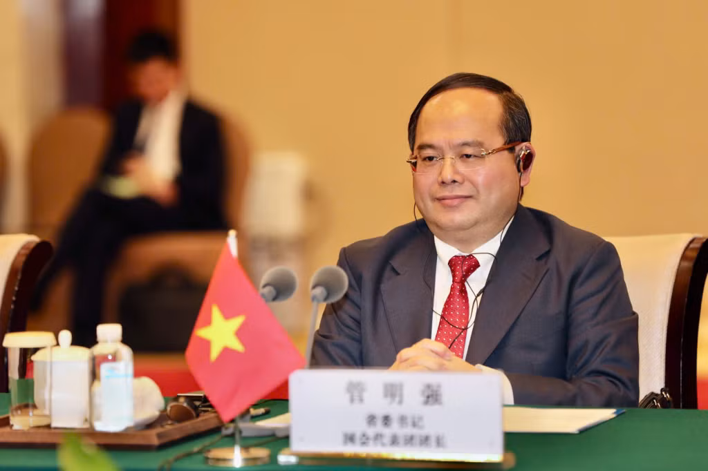 Đồng chí Quản Minh Cường, Uỷ viên Trung ương Đảng Cộng sản Việt Nam, Bí thư Tỉnh uỷ, Trưởng Đoàn ĐBQH tỉnh Quảng Ninh, phát biểu tại cuộc hội đàm.