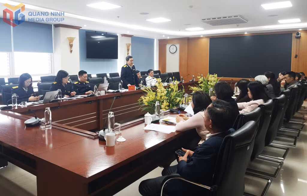 Thuế tỉnh Quảng Ninh đối thoại các doanh nghiệp sản xuất, chế biến, xuất khẩu dăm gỗ khu vực Cái Lân.