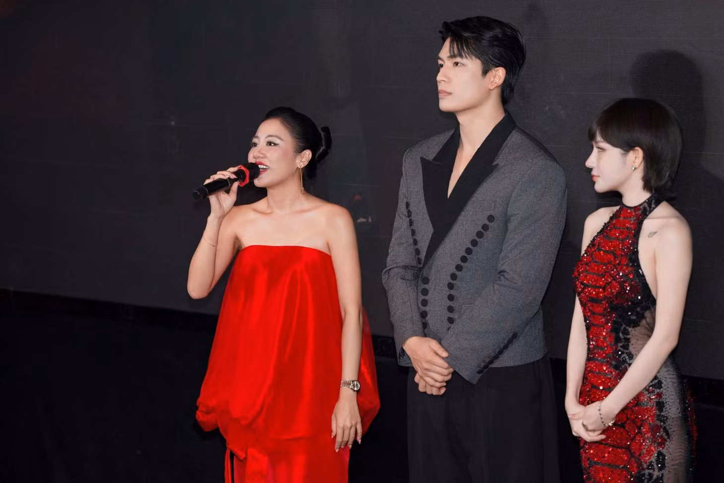 Ca sĩ Văn Mai Hương cùng dàn cast phim Thỏ ơi!!. Ảnh: NVCC