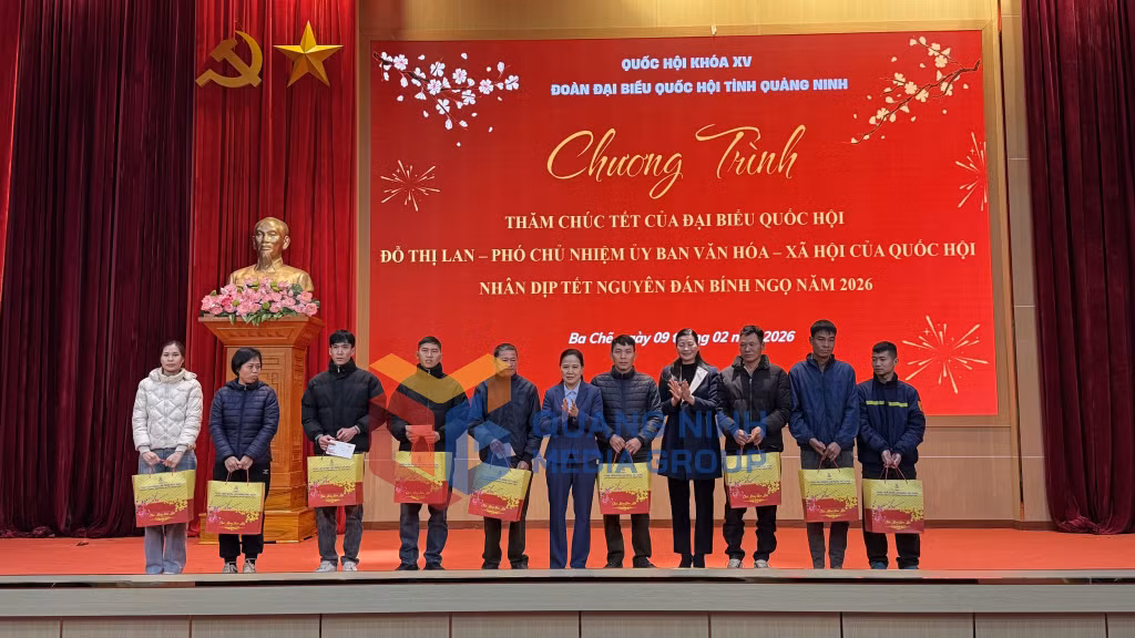 ĐBQH Đỗ Thị Lan thăm và tặng quà Tết Đảng bộ, chính quyền và nhân dân xã Ba Chẽ (2-2026). Ảnh: Thanh Hằng