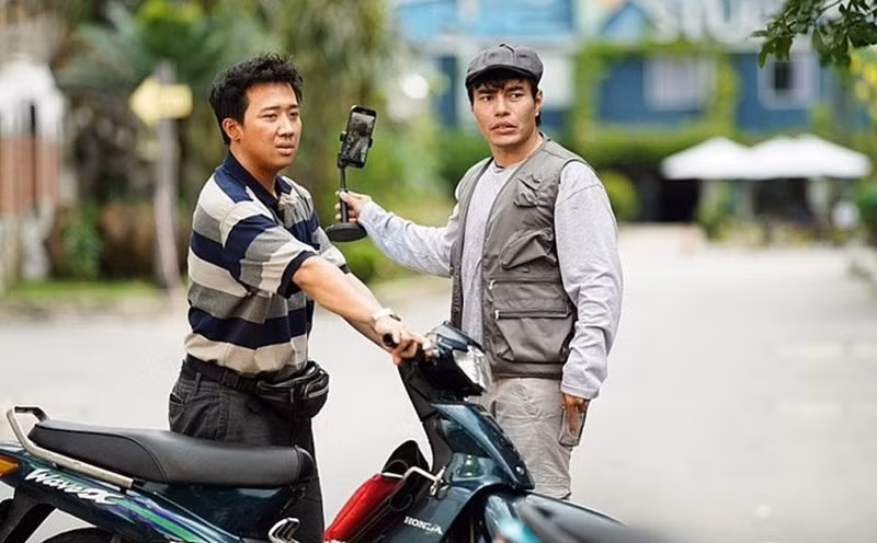 Trấn Thành thường vào vai những người đàn ông nghèo, cực khổ mưu sinh, mang tâm lý bất ổn. Ảnh: Nhà sản xuất phim “Nhà bà Nữ”