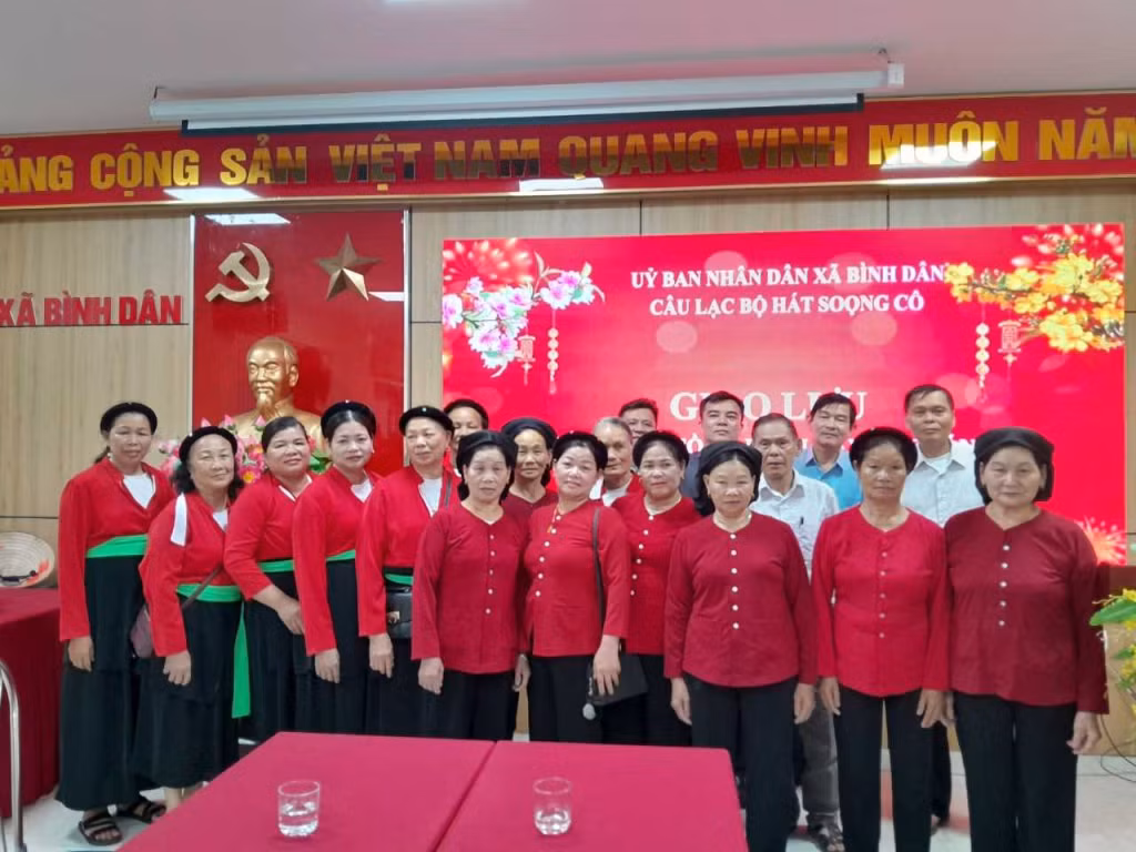 Giao lưu các CLB hát soóng cọ tại xã Bình Dân (huyện Vân Đồn). Ảnh: Thanh Tùng (Trung tâm TT-VH Vân Đồn)