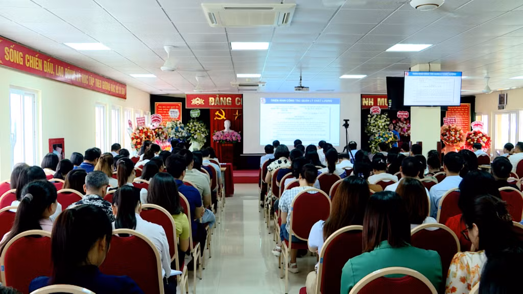 Một phiên trao đổi trong chương trình hội nghị.