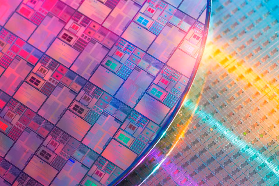 Intel bị cáo buộc che giấu những vấn đề trong mảng kinh doanh đúc chip. Ảnh: Bloomberg