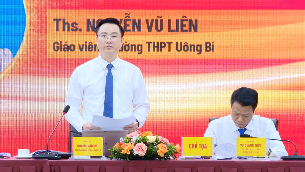 Đồng chí Hoàng Văn Hải, Phó trưởng Ban Tuyên giáo Tỉnh ủy, phát biểu tại hội thảo.