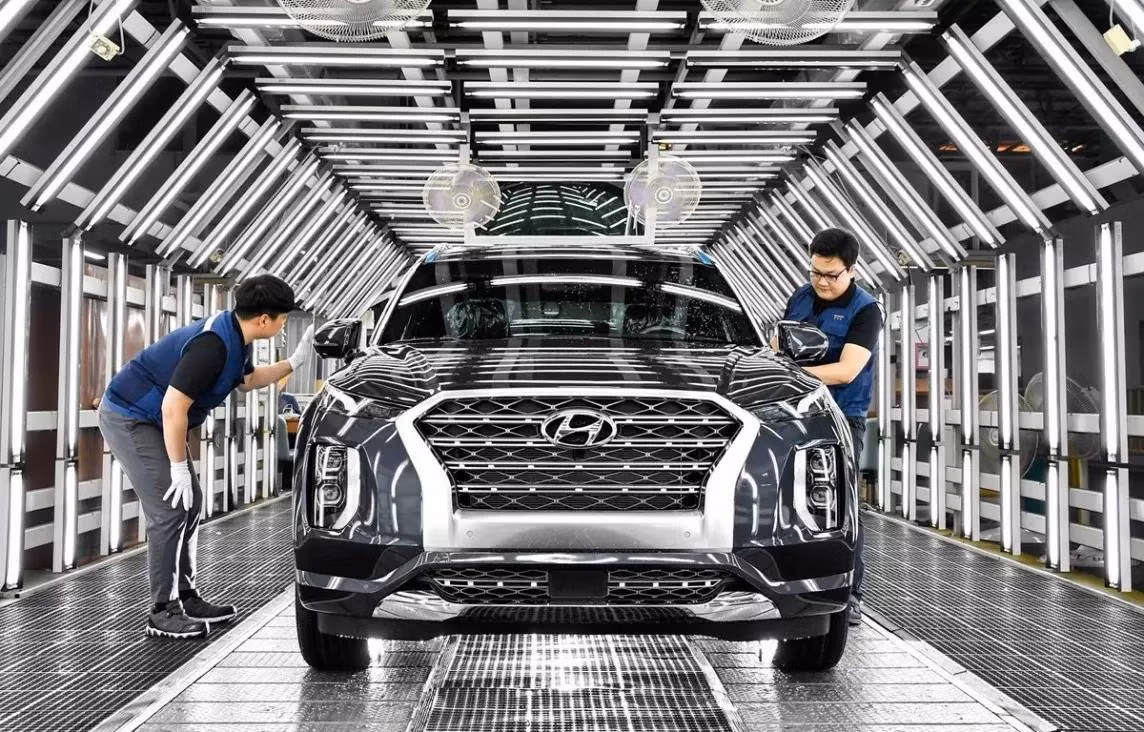 Doanh nghiệp ô tô trong nước liên tục giảm giá để kích cầu thị trường. Ảnh: Hyundai