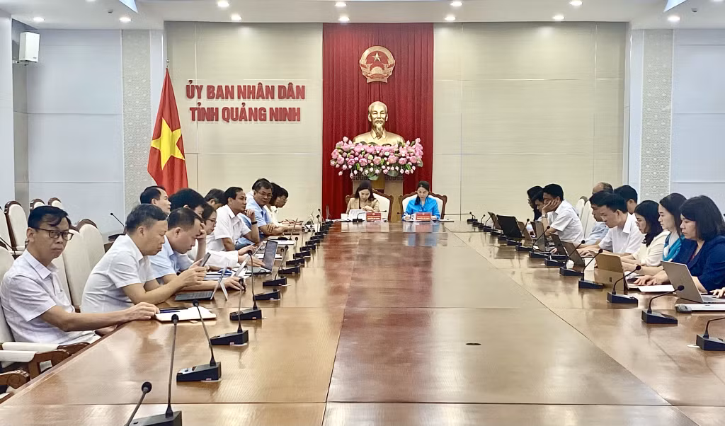 Các đại biểu dự hội nghị tại điểm cầu Quảng Ninh.