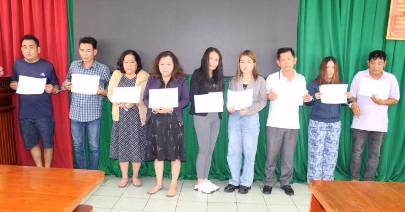 Nhóm đối tượng bị tạm giữ.