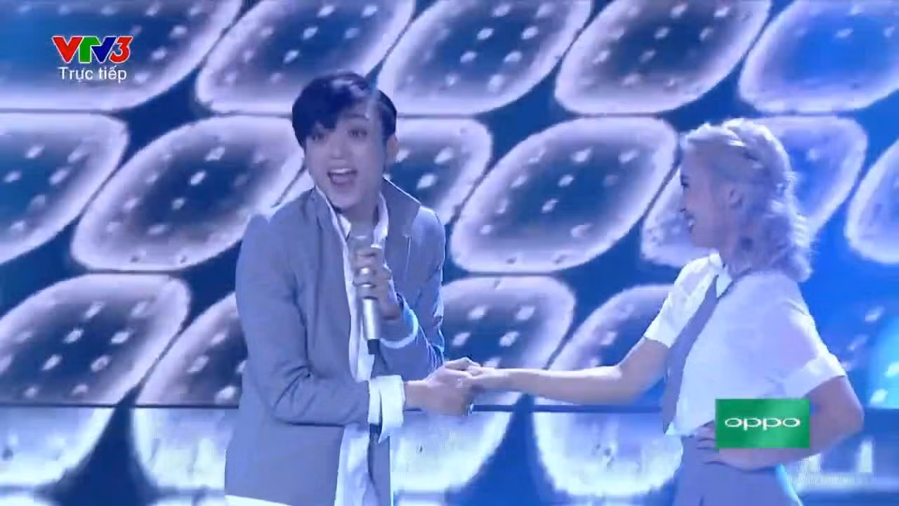 Soobin Hoàng Sơn hát "Chuyện chàng cô đơn" ở "Hòa âm ánh sáng" 2016. Video: Cát Tiên Sa