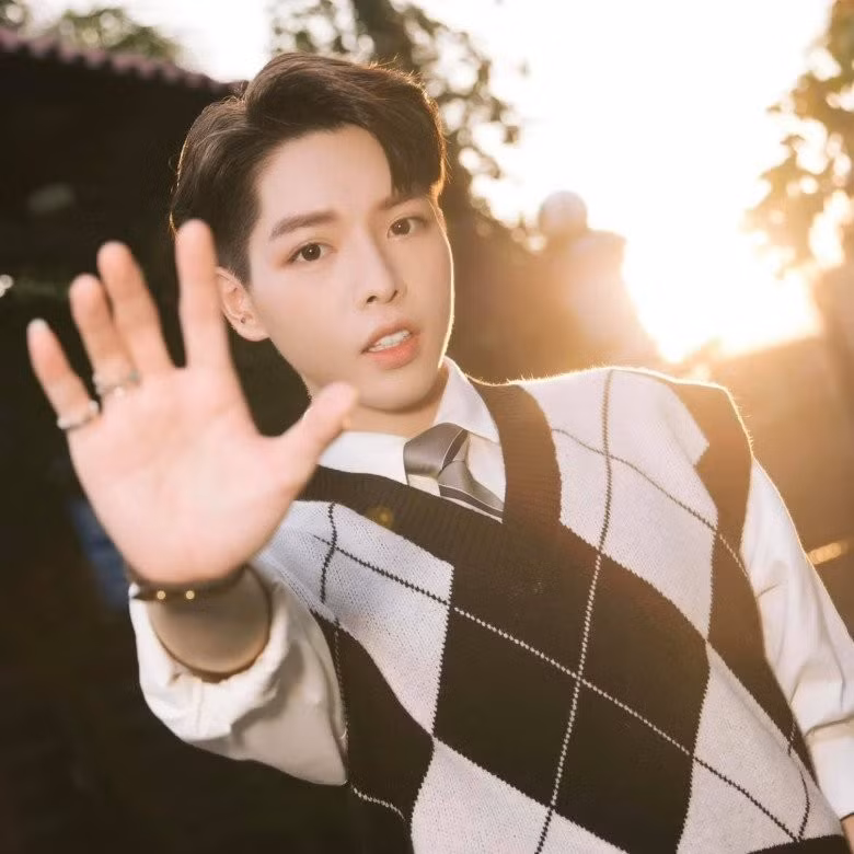 Đức Phúc - quán quân Giọng hát Việt cũng chưa thể nổi bật ở Anh trai say hi. Ảnh: Nhà sản xuất