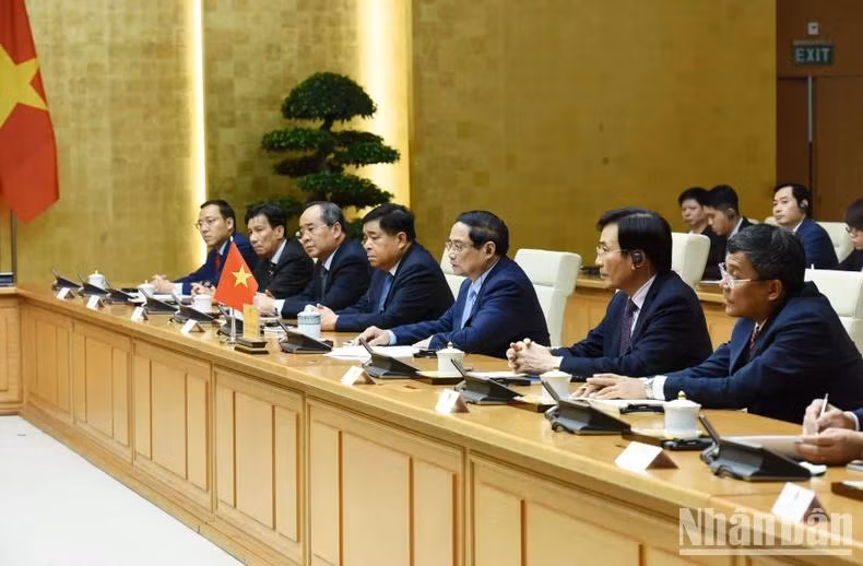 Thủ tướng Phạm Minh Chính và lãnh đạo các bộ, ngành, cơ quan trung ương tại buổi tiếp. (Ảnh: TRẦN HẢI)
