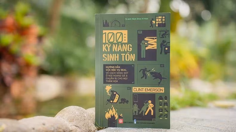 Bộ sách “100 kỹ năng sinh tồn”.